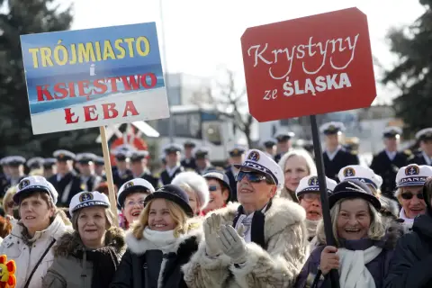 Kiedy są imieniny Krystyny, świętują Krystyny ze Śląska, trzymając transparenty z napisem "Trójmiasto i Księstwo Łeby".